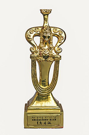 內(nèi)蒙古自治區(qū)民族服飾一級工藝師烏日汗